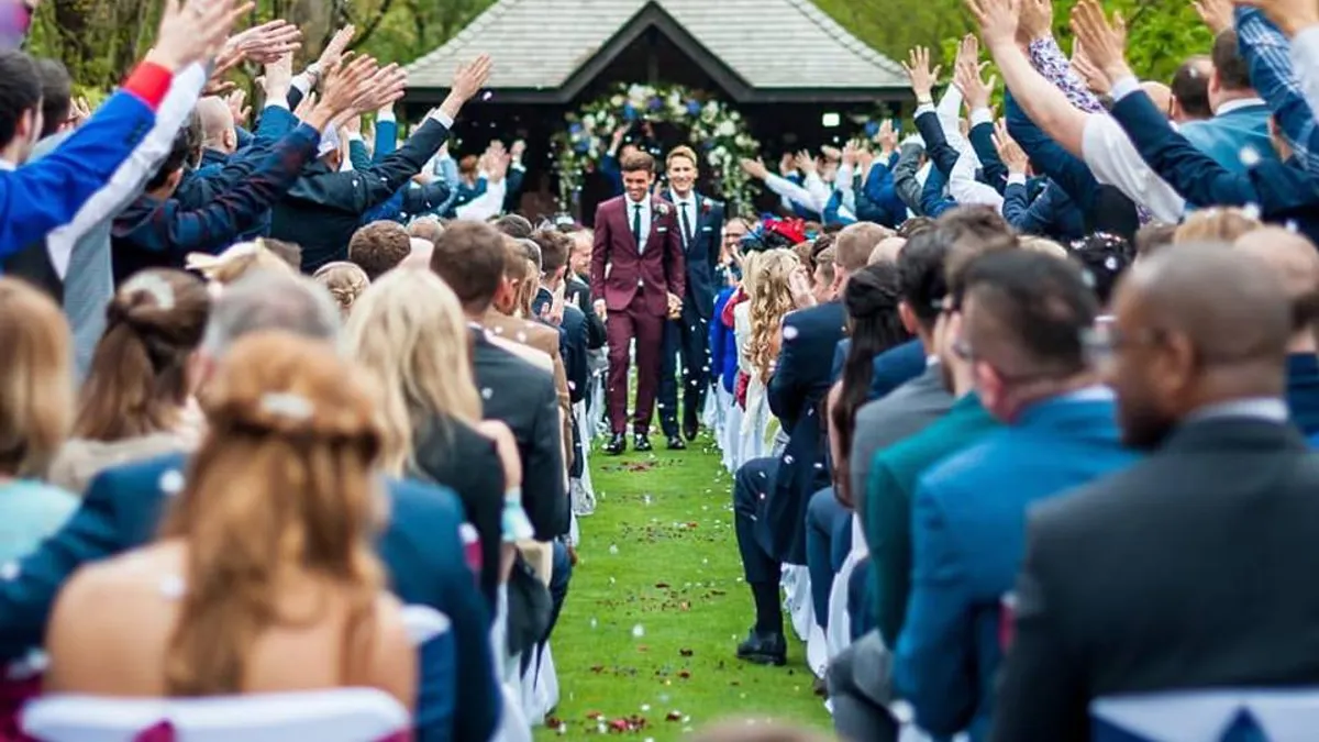 22歲的英國奧運跳水選手戴利上週六和大他20歲的男友布萊克完婚。(取自Tom Daley Facebook)