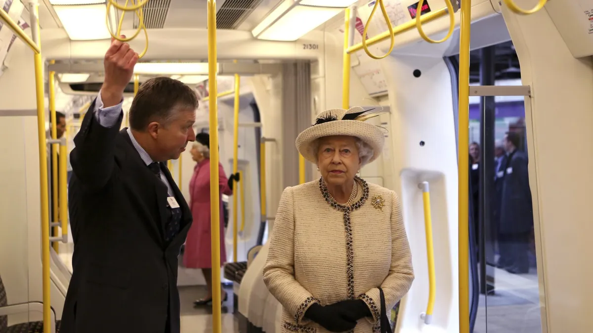 英國媒體報導,若倫敦因無協議脫歐導致街頭動亂,女王和其他王室成員將被疏散到安全藏匿地點。(美聯社)