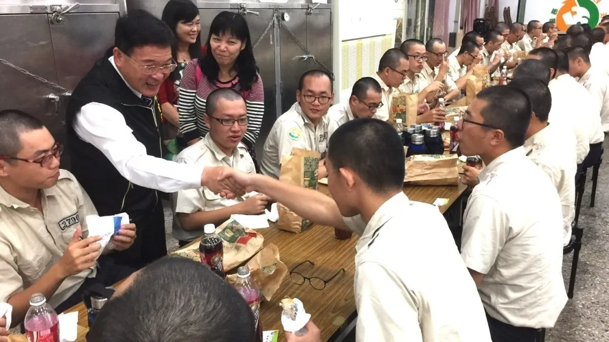 關心市籍替代役男 彰化市長赴成功嶺送速食點心