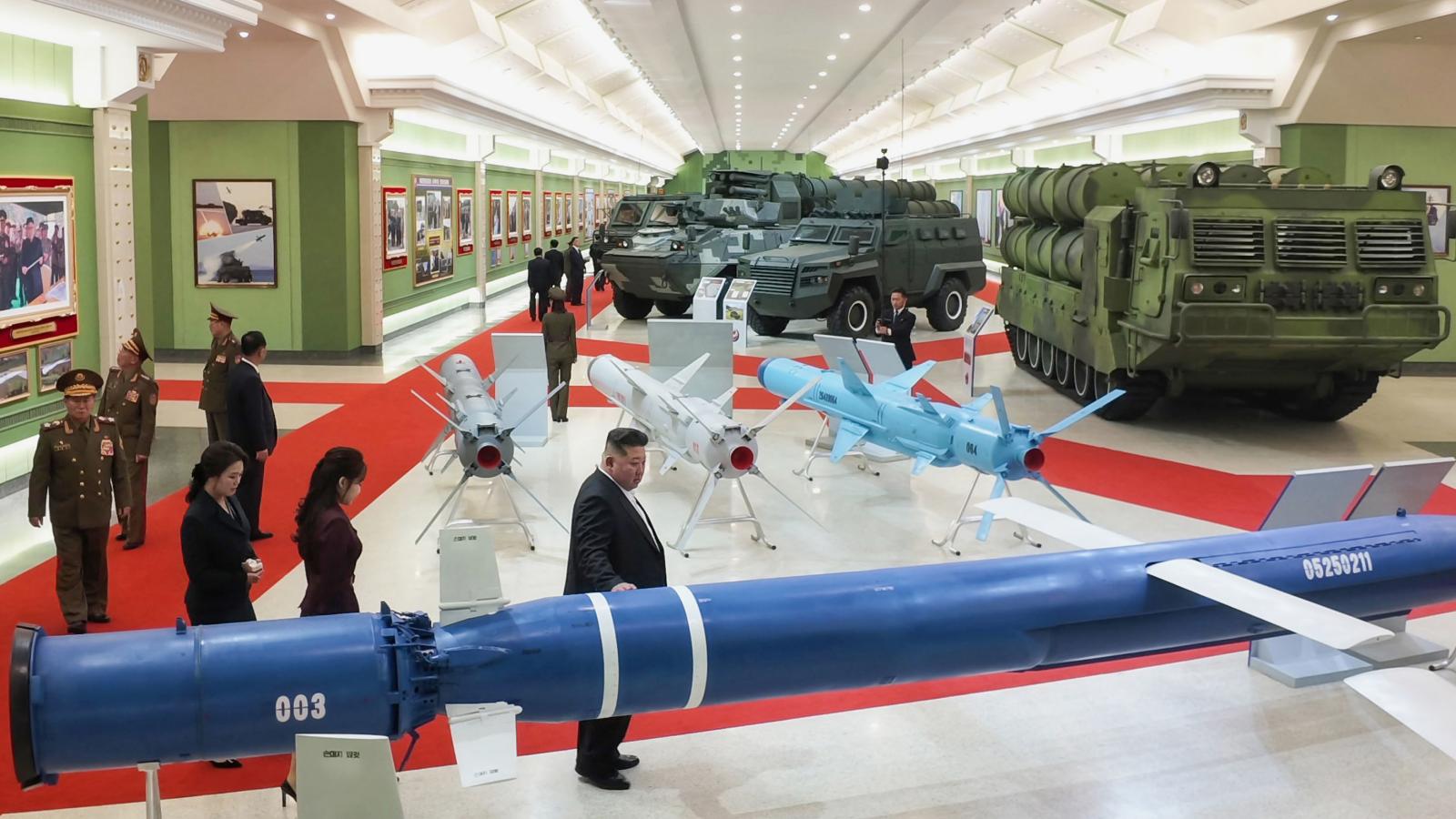 衛星直擊金正恩4艘豪華船:50公尺泳池、水上滑梯一應俱全