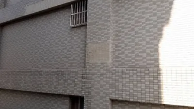 外牆磁磚修繕。(圖/高市工務局提供)