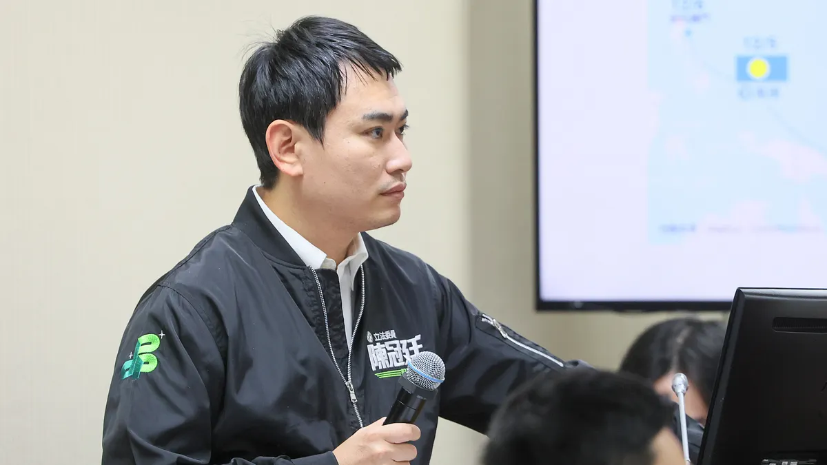 民進黨立委陳冠廷呼籲,必須防止國安高層身旁有共諜的情事再度發生,倘若再發生,應研議懲處機制,直屬主官也需連帶付行政責任。(資料照,顏麟宇攝) 民進黨立委陳冠廷呼籲,必須防止國安高層身旁有共諜的情事再度發生,倘若再發生,應研議懲處機制,直屬主官也需連帶付行政責任。(資料照,顏麟宇攝)