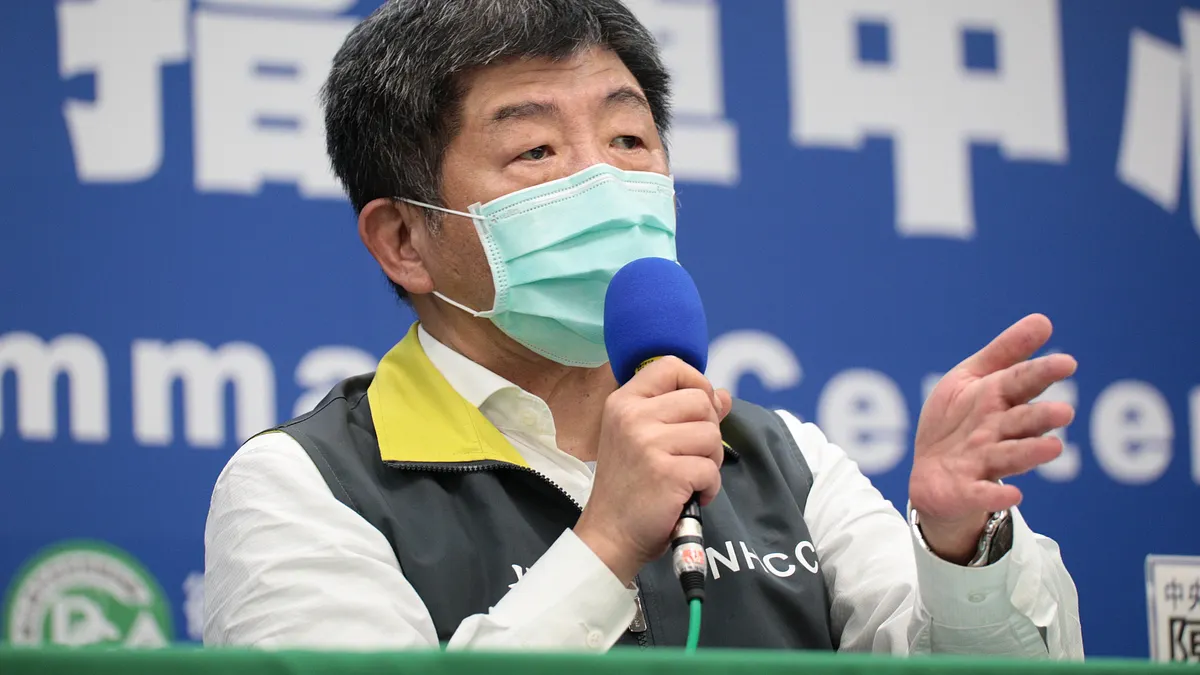 中央流行疫情指揮中心今(21)日舉行記者會,指揮官陳時中(見圖)發言。(資料照,指揮中心提供)