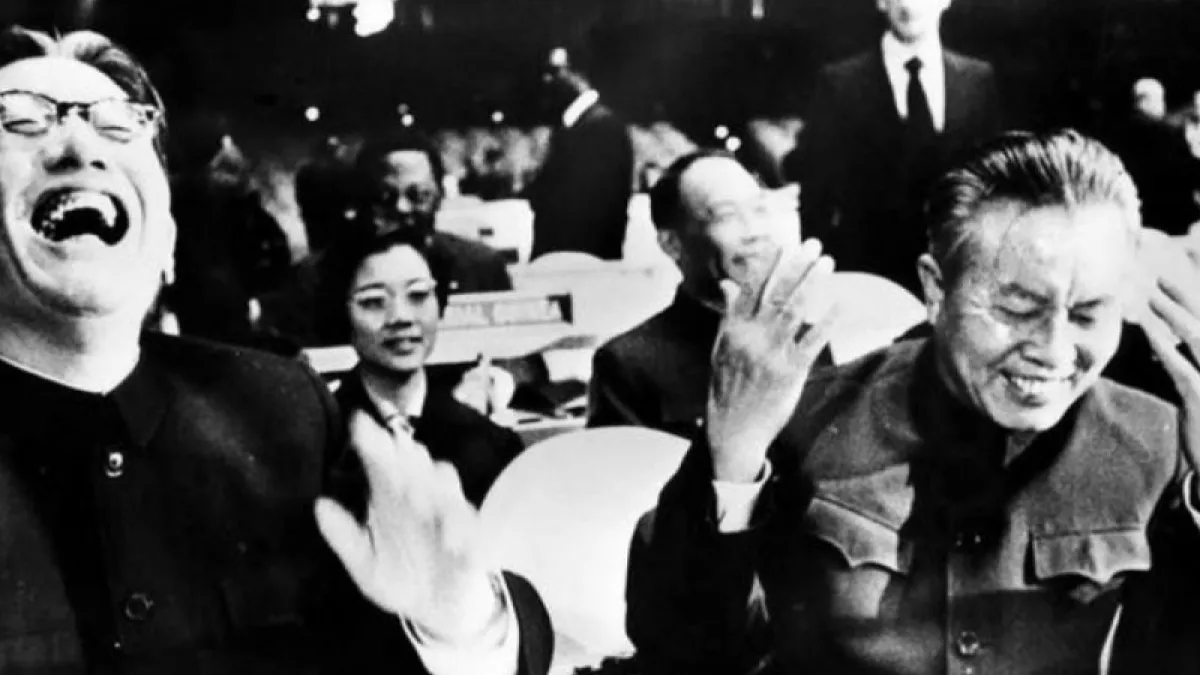 聯合國大會第2758號決議不涉及台灣」是一個似是而非的命題,當時處理的是中國代表權,而非台灣問題。圖為2758號決議通過後,北京代表團笑逐顏開。(取自人民網)