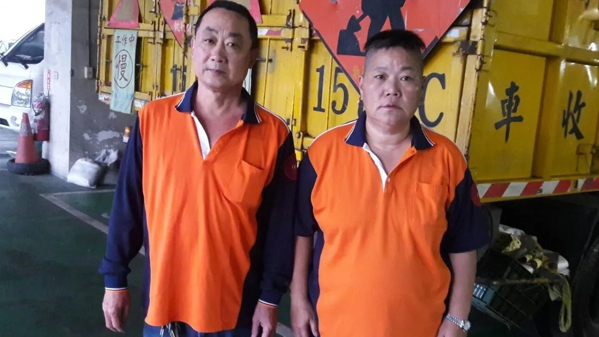 現金當垃圾丟 清潔隊員協助焚化廠破袋找回