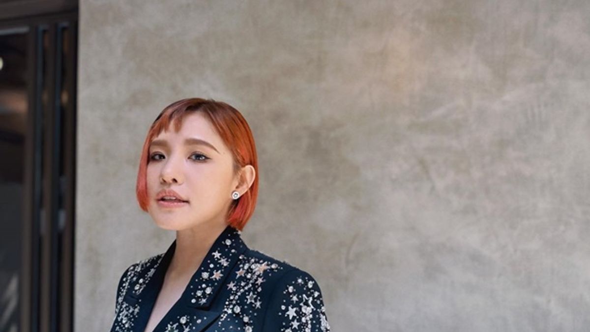 謝依霖自爆遺傳媽媽的抑鬱症。(圖/翻攝自FB/LINLIN) 謝依霖自爆遺傳媽媽的抑鬱症。(圖/翻攝自FB/LINLIN)