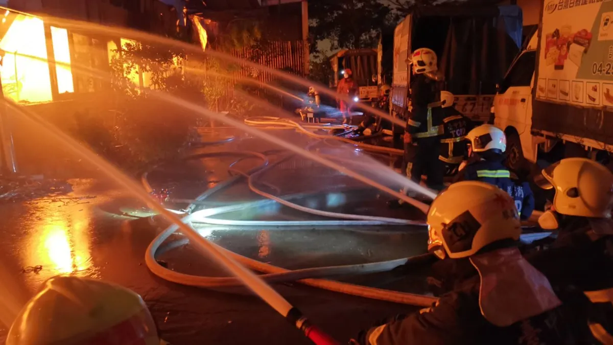 傳高雄透天厝火災是因為行動電源充電引起,對此,高雄市消防局回應,起火原因都還在調查鑑定中。示意圖,與新聞個案無關。(資料照,取自台中市政府消防局臉書)