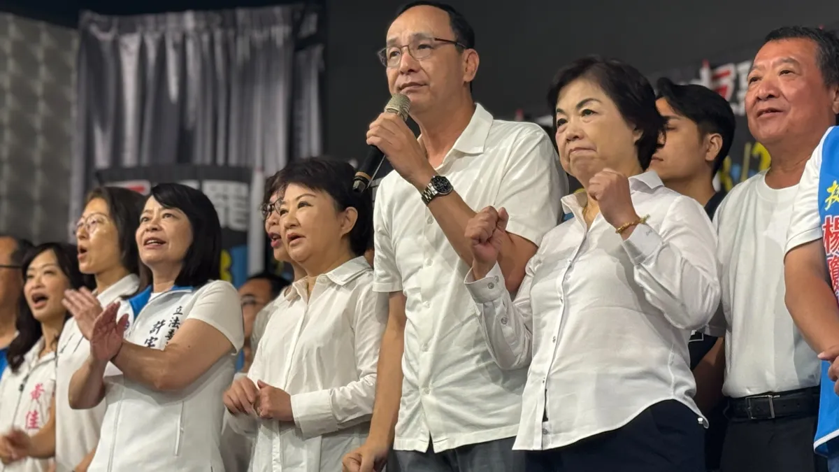 在台灣,跨黨派支持固然是國民黨政治明星的光榮與優勢,但同時也是一個潛在陷阱。(國民黨提供)