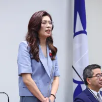 2026年3月30日、中国訪問団の率領について記者会見を行う国民党の鄭麗文主席。(写真/顔麟宇撮影) 2026年3月30日、中国訪問団の率領について記者会見を行う国民党の鄭麗文主席。(写真/顔麟宇撮影)