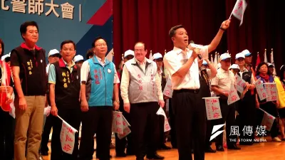 國民黨總統參選人朱立倫勞工後援會成立,前、後任勞委會主委謝深山、王如玄與現任勞動部長陳雄文到場力挺。(羅暐智攝)