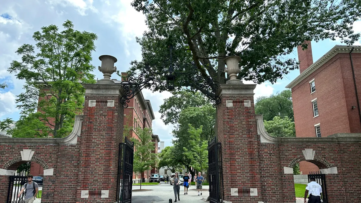 哈佛大學校門。(資料照,美聯社)