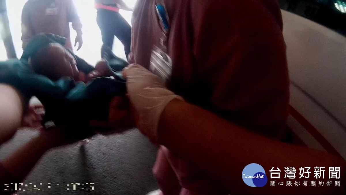 孕婦腹痛如廁 意外產下女嬰 孕婦腹痛如廁 意外產下女嬰