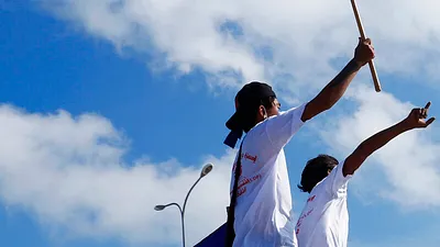 作者指出,緬甸社會長期在軍政府的高壓管控下,中央政府與族群武裝之間的衝突時而緊張、時而緩和,因此接踵而至的緬甸大選相當精彩。(圖/美聯社)