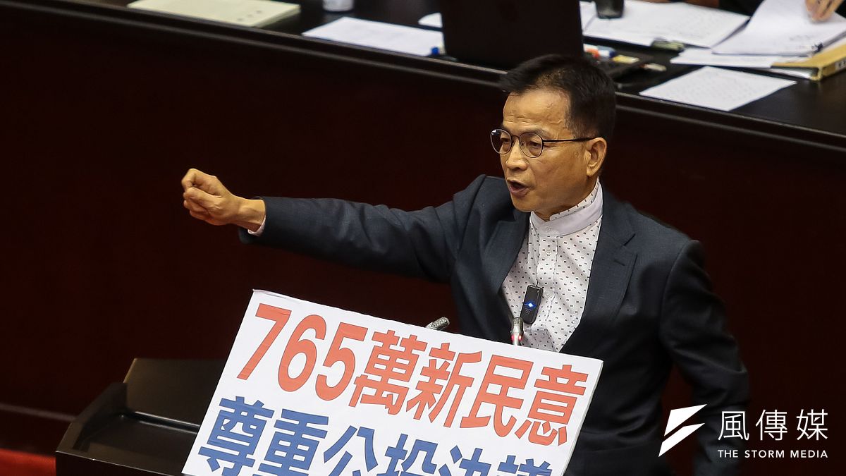 國民黨立委賴士葆(見圖)等人反對同婚專法,但國民黨台北黨部日前表示,專法一切依照公投及釋憲,投同意票的立委未違背選民所託。(資料照,顏麟宇攝) 國民黨立委賴士葆(見圖)等人反對同婚專法,但國民黨台北黨部日前表示,專法一切依照公投及釋憲,投同意票的立委未違背選民所託。(資料照,顏麟宇攝)