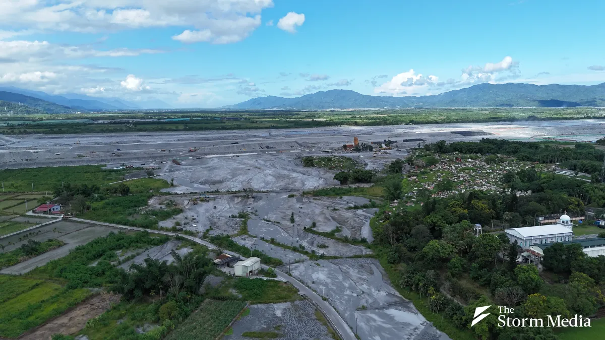 Dredged sediment piled along Matai'an Creek in Guangfu, where the government has drawn acquisition lines around more than 200 hectares of land. (Photo by Jay Fang)