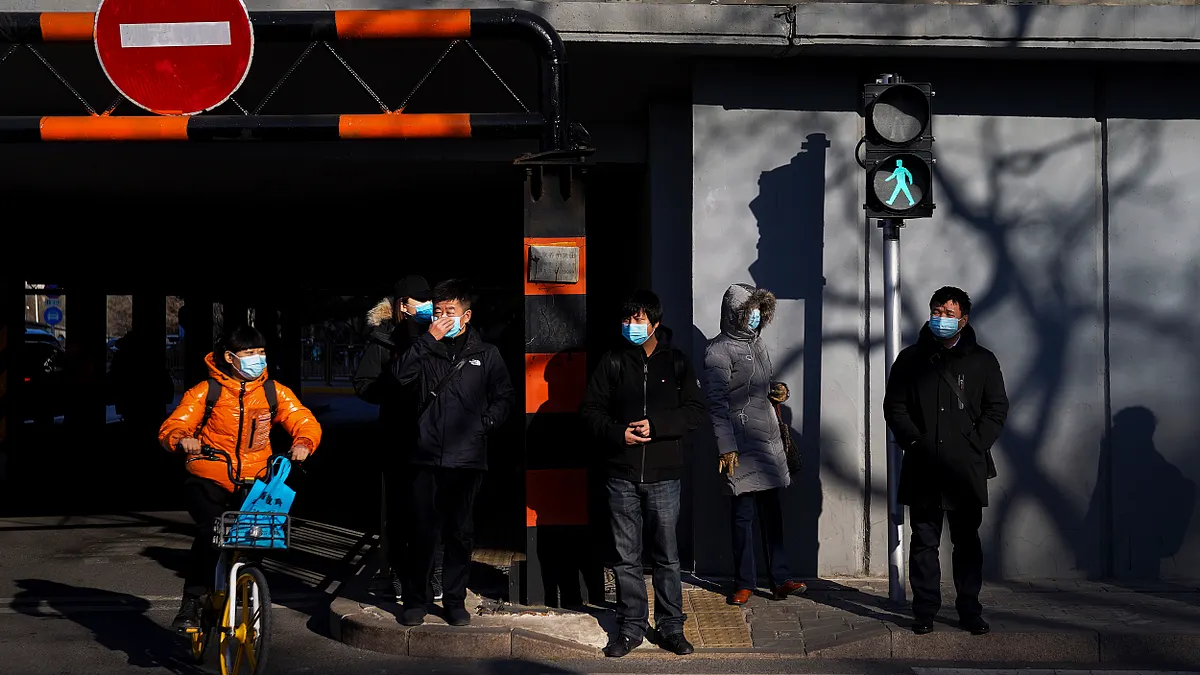 中國北京行人。(AP)