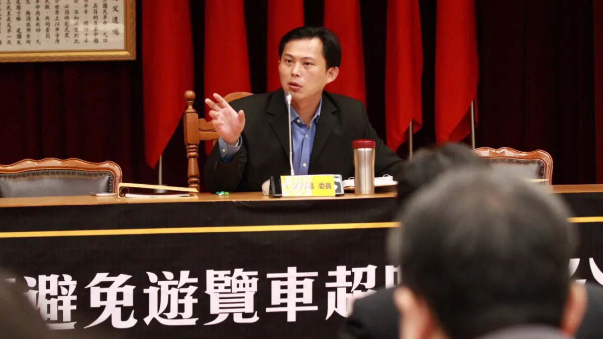 時代力量立委黃國昌今(24)日舉辦「如何避免遊覽車超時駕駛公聽會」公聽會。(黃國昌辦公室提供)
