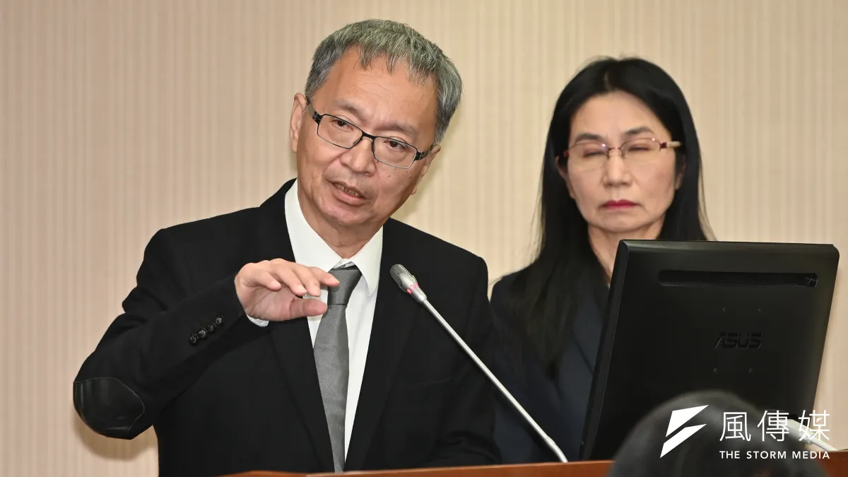 衛福部長薛瑞元4日至立法院進行專題報告時指出,未來考慮將添加工業原料的食品視為高風險產品,一旦被檢出立即採取100%逐批查驗。(陳昱凱攝)