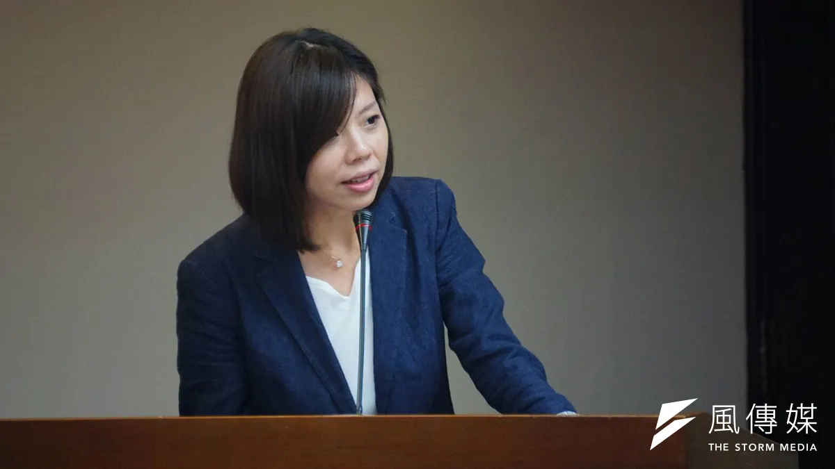 針對勞動部年金改革報告,洪慈庸痛批勞動部若所有事情都推給年金改革委員會,那後續也沒甚麼好討論了。(盧逸峰攝) 針對勞動部年金改革報告,洪慈庸痛批勞動部若所有事情都推給年金改革委員會,那後續也沒甚麼好討論了。(盧逸峰攝)