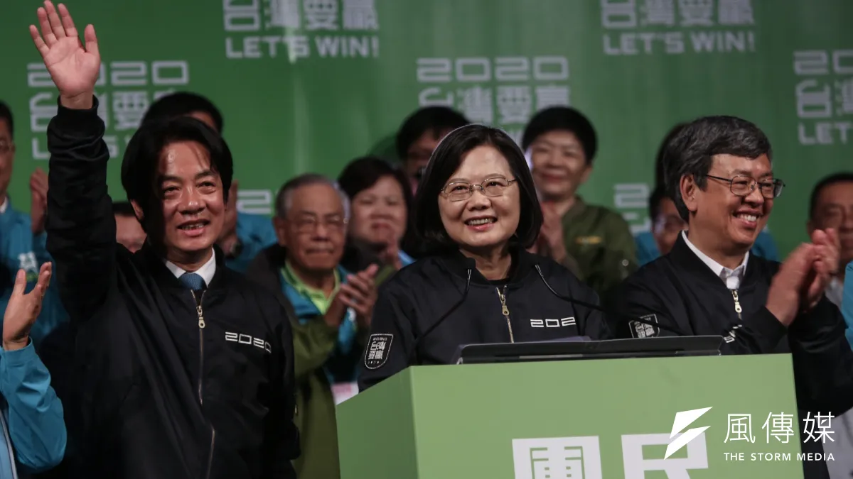 民進黨黨部開票之夜,總統蔡英文成功連任。(簡必丞攝)