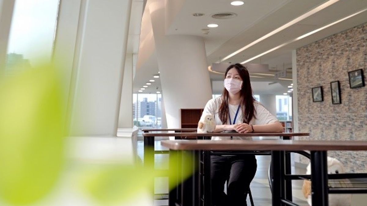 這次展出在國資圖,布置有輕工業風格的吧檯桌椅頗受年輕族群喜愛。(圖/國立資訊圖書館) 這次展出在國資圖,布置有輕工業風格的吧檯桌椅頗受年輕族群喜愛。(圖/國立資訊圖書館)