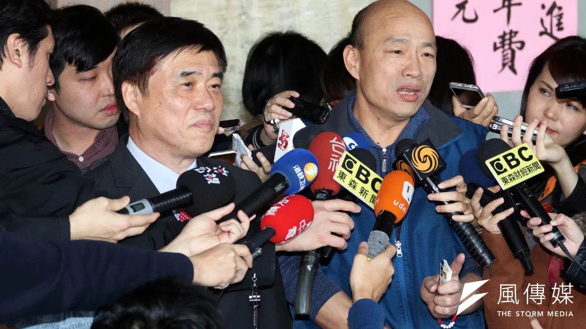 全國公教軍警暨退休人員聯合總會上午舉行會員大會,國民黨副主席郝龍斌、北農前總經理韓國瑜出席,兩人會前共同受訪。(蘇仲泓攝)