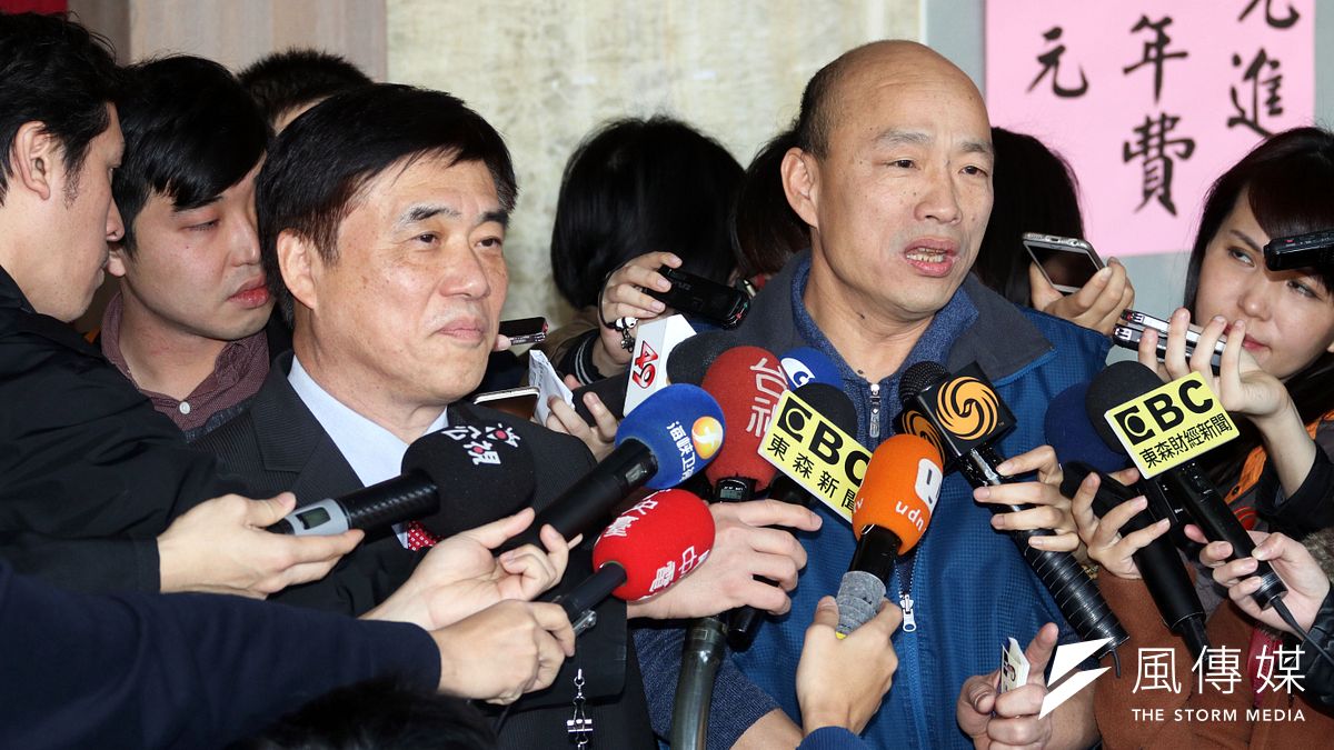 郝龍斌怒斥蔡英文,一個國家的總統不拿國家國旗,甚至她任命的公務員大法官不承認是中華民國的公務員,這樣的人還能領中華民國的俸祿,這是我們絕對不能容忍的事情。(資料照,蘇仲泓攝) 郝龍斌怒斥蔡英文,一個國家的總統不拿國家國旗,甚至她任命的公務員大法官不承認是中華民國的公務員,這樣的人還能領中華民國的俸祿,這是我們絕對不能容忍的事情。(資料照,蘇仲泓攝)