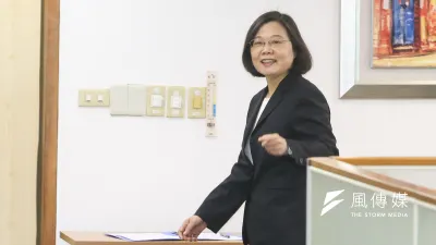 蔡英文總統指不預設政治前提的情況下,她樂見兩岸對話。(陳明仁攝)