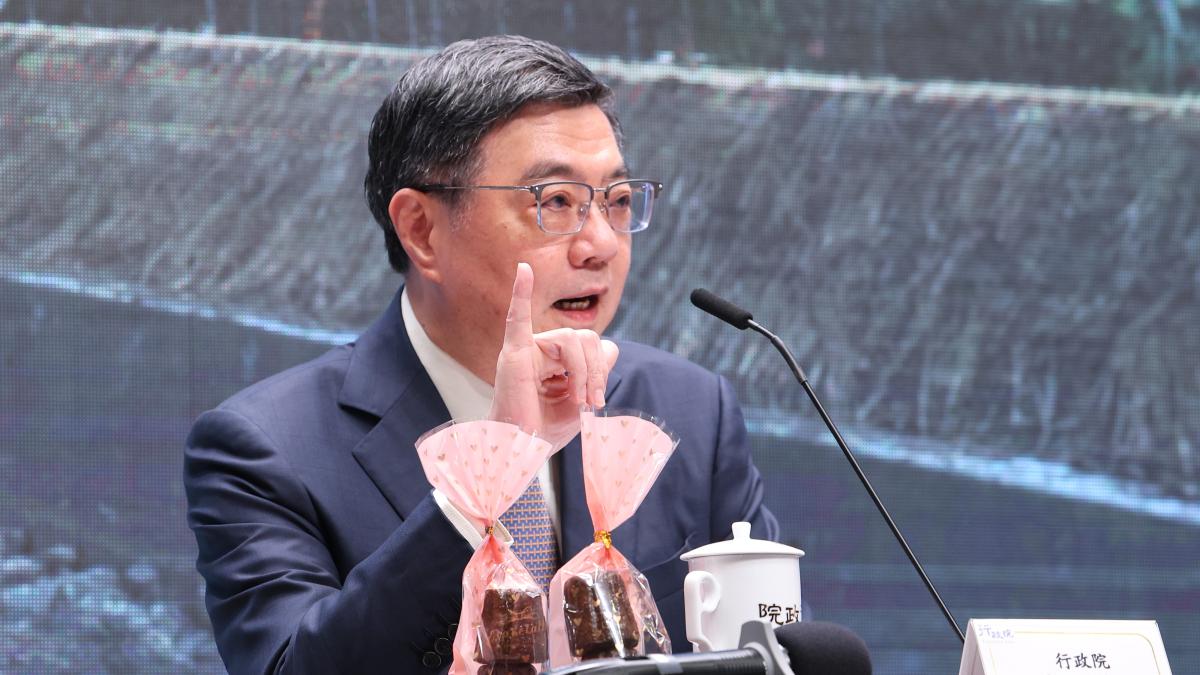賴政府執政兩周年端牛肉!明年最低工資「有望破3萬元」 卓榮泰:研擬軍公教調薪