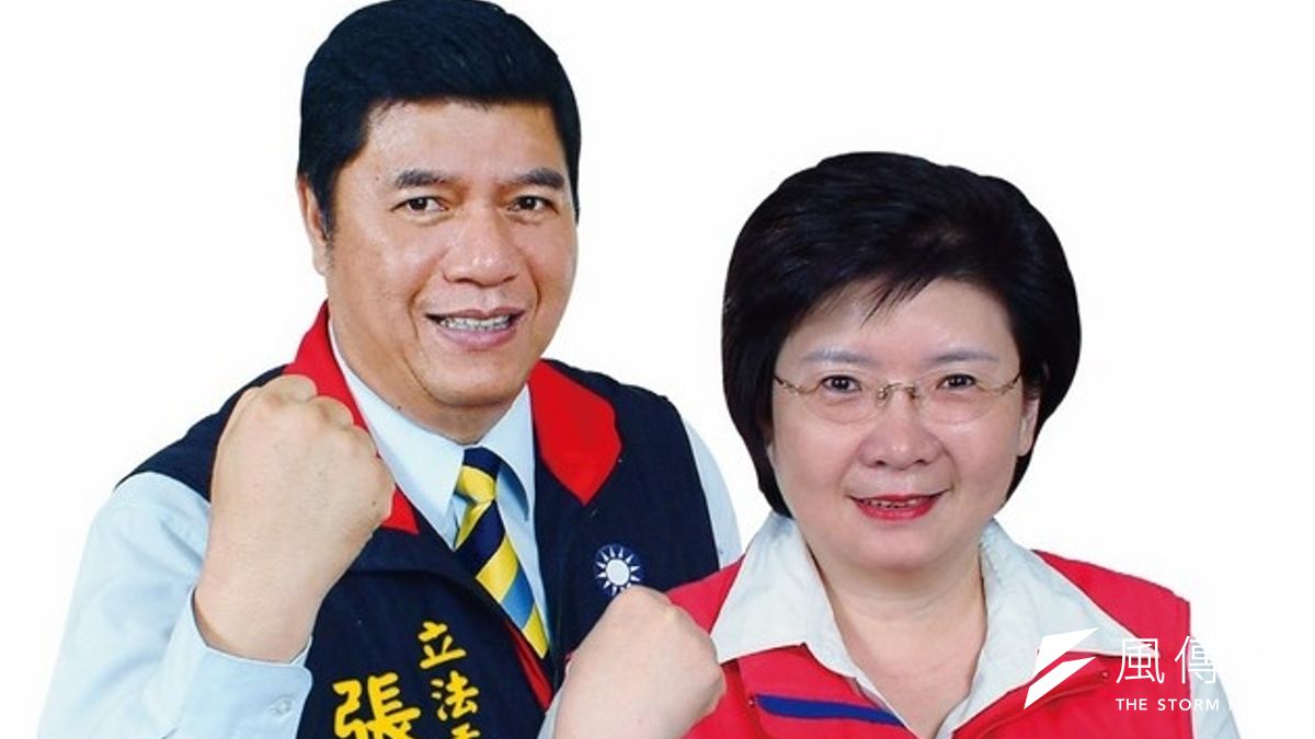 馬英九貫徹黨政一體,下令拚服貿立院闖關,但藍委興趣缺缺,集體從內政委員會落跑,立委張慶忠被迫續當召委。圖為張慶忠伉儷。 (取自張慶忠臉書) 馬英九貫徹黨政一體,下令拚服貿立院闖關,但藍委興趣缺缺,集體從內政委員會落跑,立委張慶忠被迫續當召委。圖為張慶忠伉儷。 (取自張慶忠臉書)