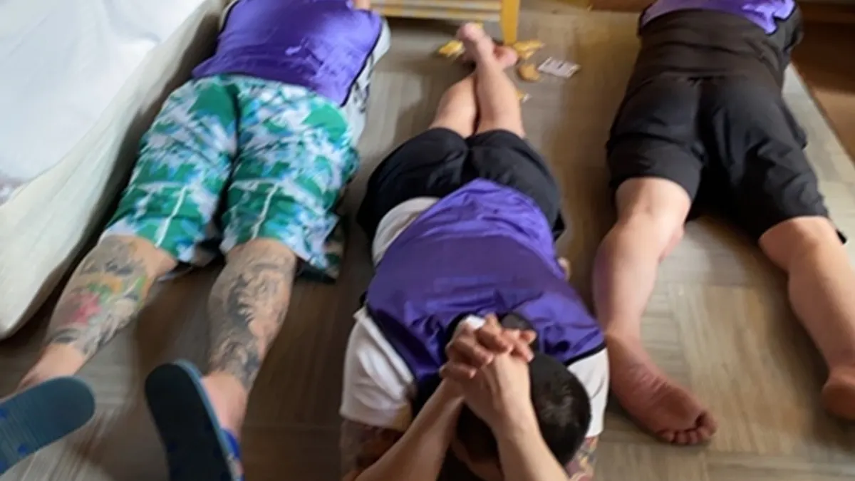 法務部調查局新竹縣調查站日前查出以陳姓犯嫌為首的電話詐欺集團。圖為詐騙集團成員。(調查局提供)