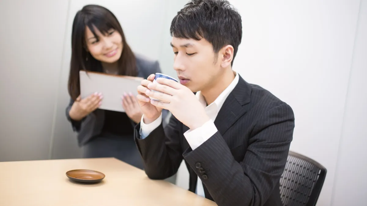 適當的恭維是人際關係的潤滑劑。只要是人就都希望被愛、被接納、被關注,誰都不喜歡被否定。(圖/すしぱく@pakutaso)
