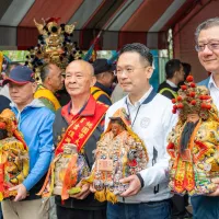 桃園市副市長蘇俊賓參與百吉復興宮水庫媽祖遶境活動。(圖/桃園市政府提供) 桃園市副市長蘇俊賓參與百吉復興宮水庫媽祖遶境活動。(圖/桃園市政府提供)