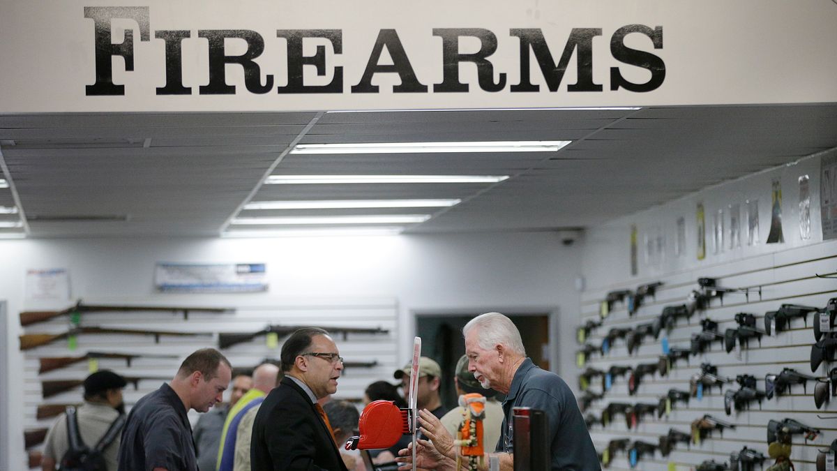 美國加州槍店的交易情況。(美聯社) 美國加州槍店的交易情況。(美聯社)