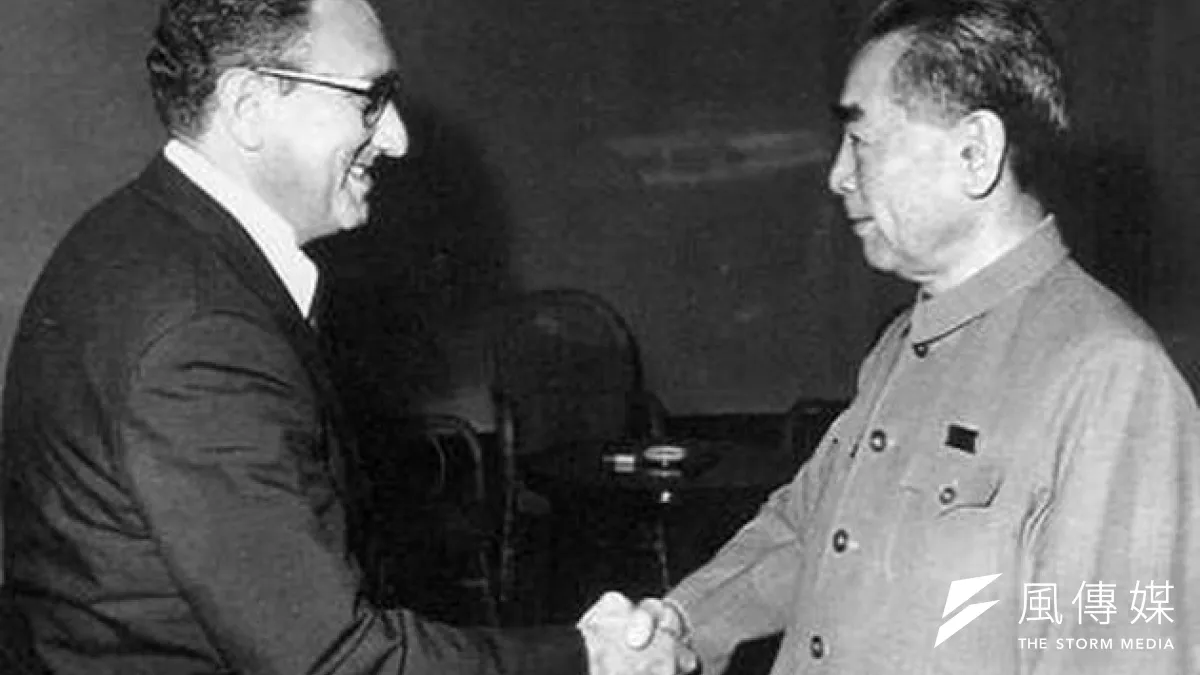 季辛吉(左)1971年7月9日密訪中國,會見周恩來。(取自網路)