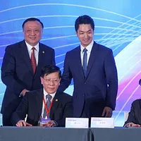 2024年12月16日—台北市の蔣万安市長(右)と上海市の華源副市長(左)が出席した「2024台北・上海都市フォーラム」協力覚書の調印式。(写真/顏麟宇撮影) 2024年12月16日—台北市の蔣万安市長(右)と上海市の華源副市長(左)が出席した「2024台北・上海都市フォーラム」協力覚書の調印式。(写真/顏麟宇撮影)