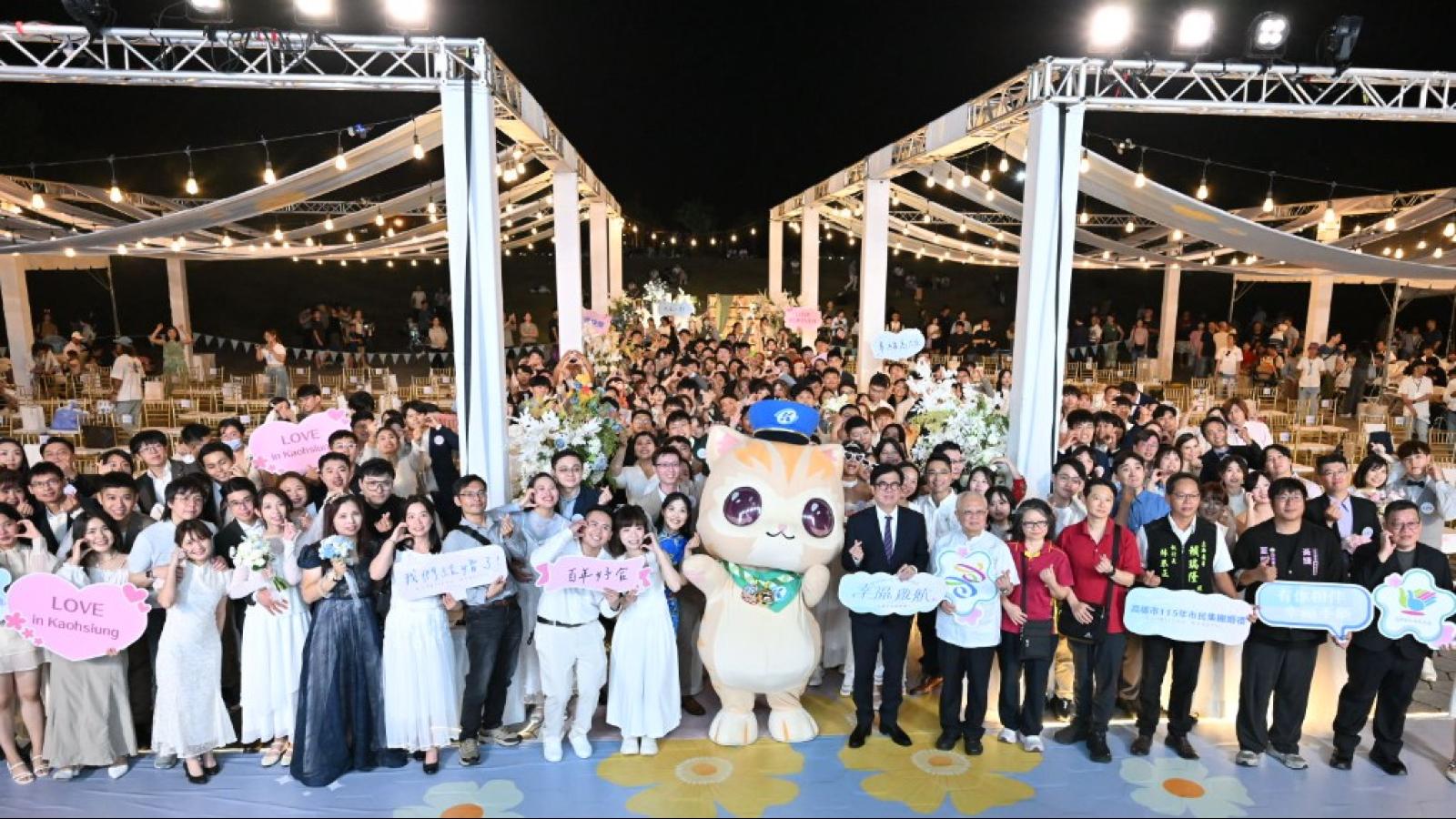 陳其邁任內最後一場集團婚禮!120對新人高流浪漫成婚 加碼20組大阪機票送幸福