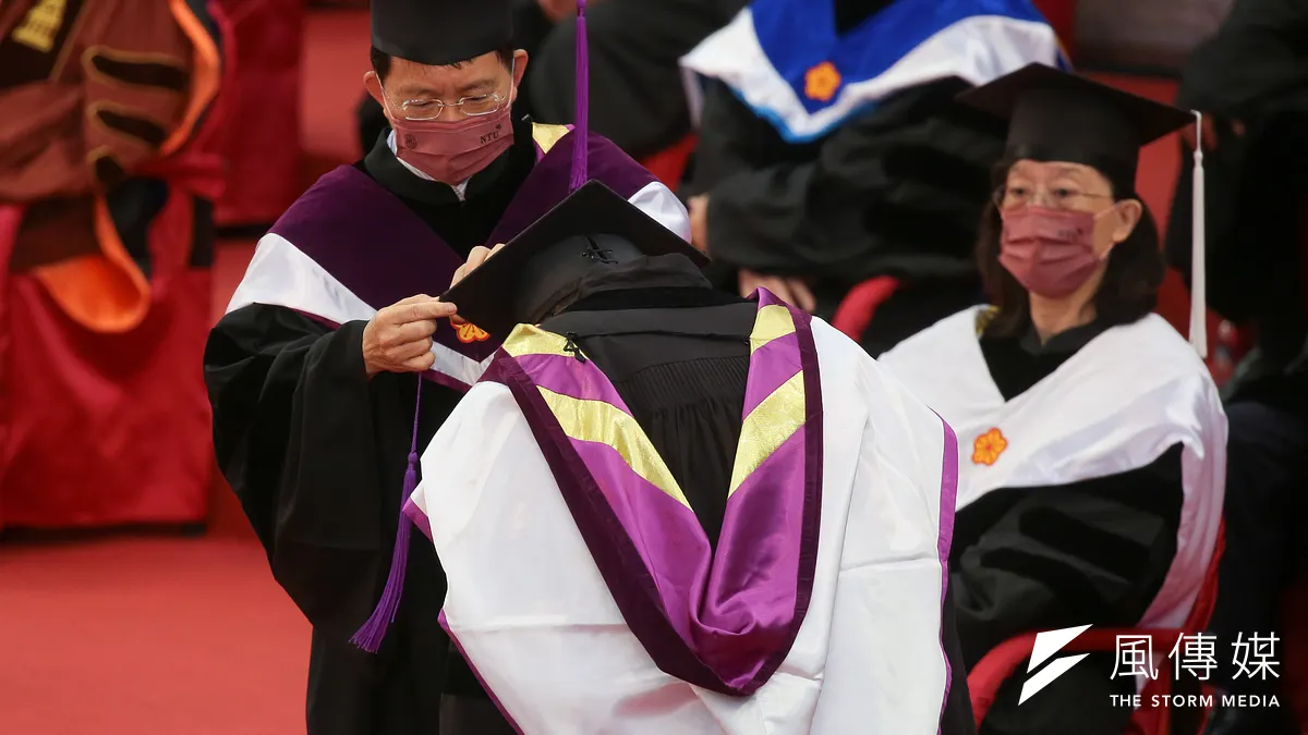 林智堅論文抄襲案嚴重損害台大校譽,圖為台大畢業典禮。(顏麟宇攝) 林智堅論文抄襲案嚴重損害台大校譽,圖為台大畢業典禮。(顏麟宇攝)