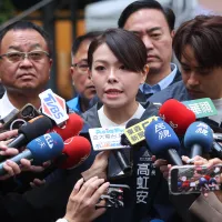 新竹市長高虹安(見圖)指出,新竹市前市長林智堅獲不起訴,絕對不能解讀成「棒球場工程合格」。(資料照,顏麟宇攝) 新竹市長高虹安(見圖)指出,新竹市前市長林智堅獲不起訴,絕對不能解讀成「棒球場工程合格」。(資料照,顏麟宇攝)