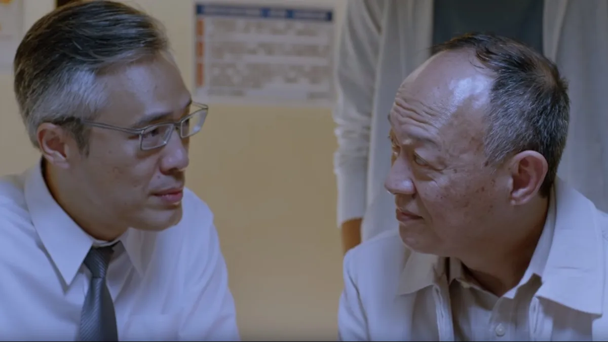 飾演兒子的樊光耀帶父親看病多年,一片孝心最終也獲得父親溫馨回應。(圖/擷取自TOYOTA TW@youtube)