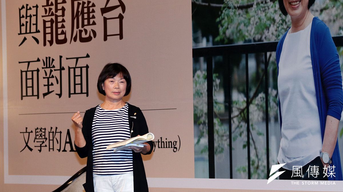 前文化部長龍應台與讀者進行一場「你問我答」AMA (Ask Me Anything)活動-(蘇仲泓攝) 前文化部長龍應台與讀者進行一場「你問我答」AMA (Ask Me Anything)活動-(蘇仲泓攝)