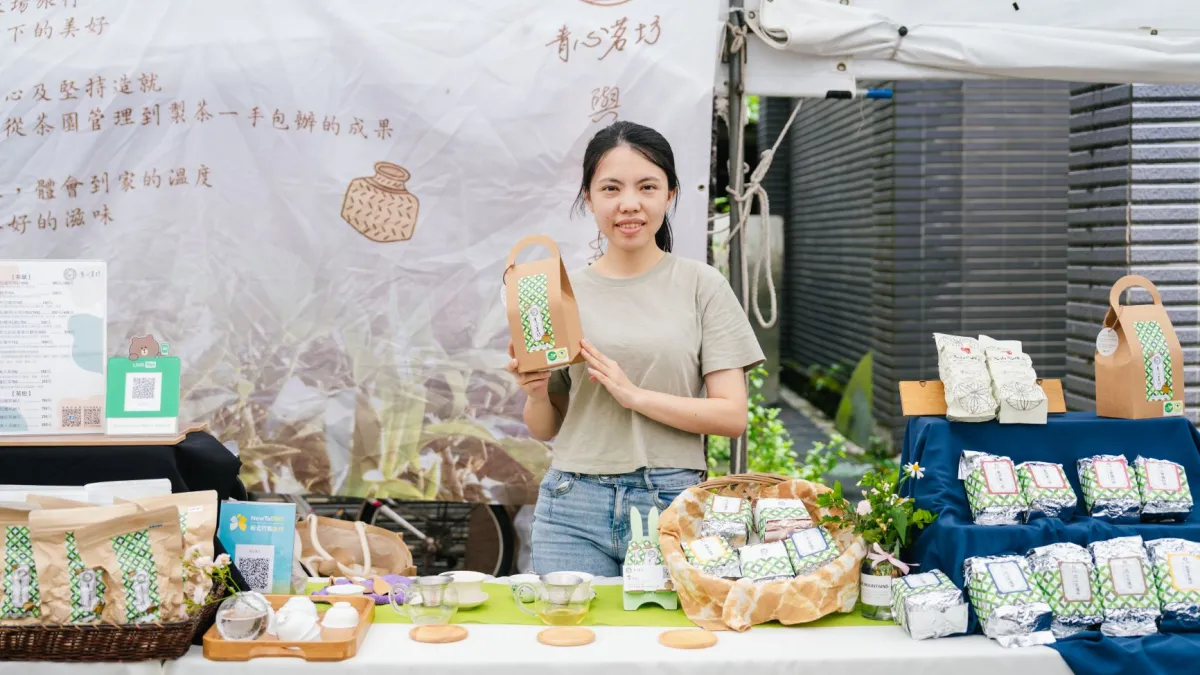 和家人好朋友一起到春茶展售會品好茶逛市集。(圖/新北市農業局提供)