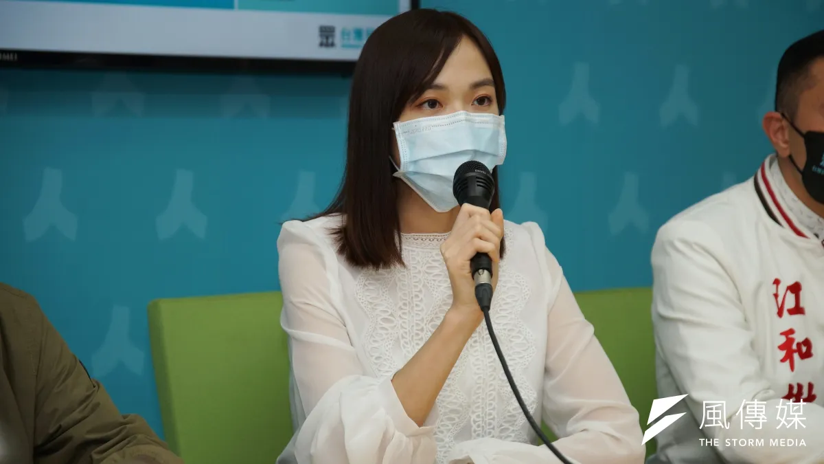 民眾黨北市松山信義區議員參選人楊寶楨針對蔡政府的防疫政策提出質疑。(資料照,盧逸峰攝)