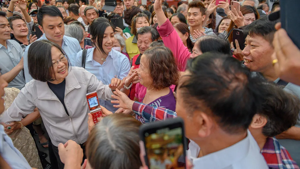 2020年大選,民進黨願和第三勢力合作,但時代力量合作曾表示不排除自提總統人選、再加上積極布局立委選戰,引發綠營基層不滿,使得雙方合作仍在未定之天。(資料照,總統府提供)