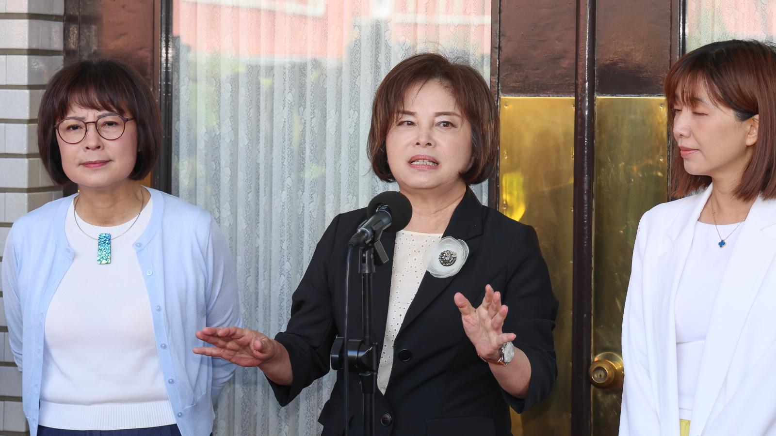 親上火線鞠躬道歉!要賈永婕「穿純樸」被炎上 賴惠員:選前占版面非常不安