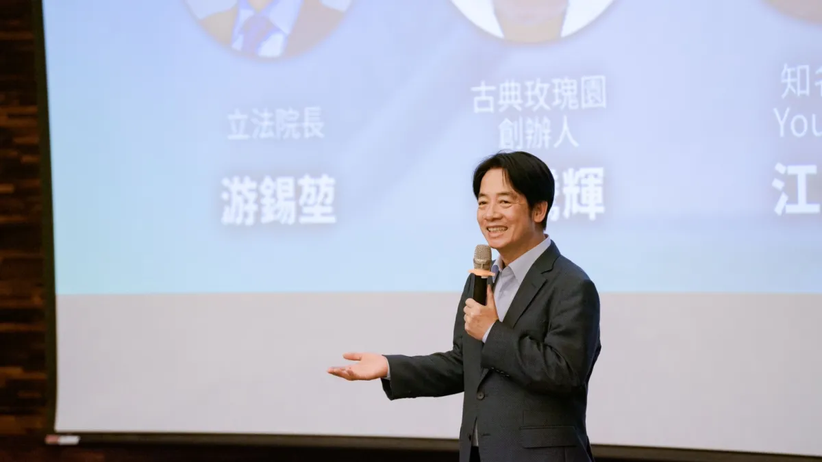 民進黨總統參選人賴清德今(25)日晚間到東海大學以「青年發展與台灣教育的未來」進行演講。(賴清德辦公室提供)