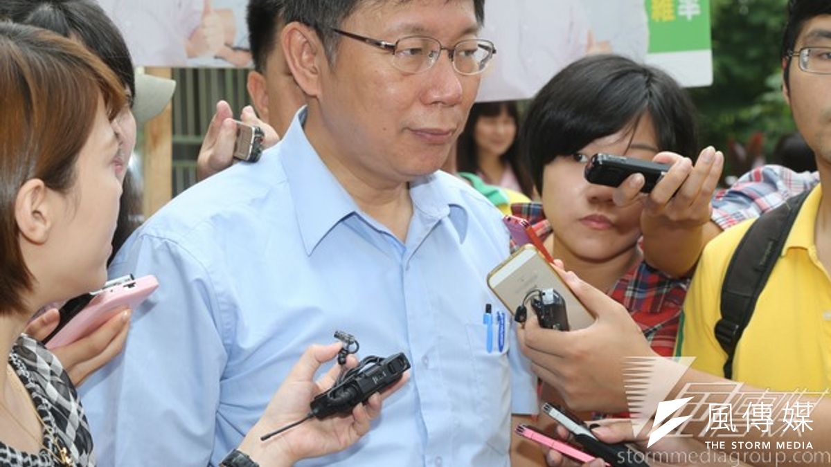 台北市長參選人柯文哲25日參訪育成老人照護機構。(吳逸驊攝) 台北市長參選人柯文哲25日參訪育成老人照護機構。(吳逸驊攝)