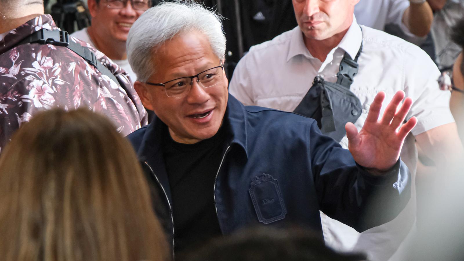 黃仁勳無預警快閃台灣!傳只待2小時就離開 「行程全保密」仍被抓到街頭買包子