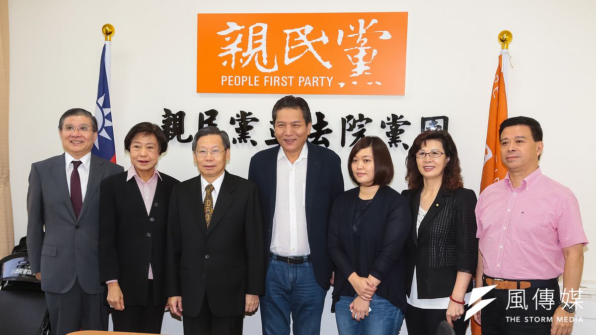 司法院長正副院長被提名人謝文定、林錦芳偕同總統府正副秘書長林碧炤、劉建忻15日一同拜會立院親民黨團。(顏麟宇攝) 司法院長正副院長被提名人謝文定、林錦芳偕同總統府正副秘書長林碧炤、劉建忻15日一同拜會立院親民黨團。(顏麟宇攝)