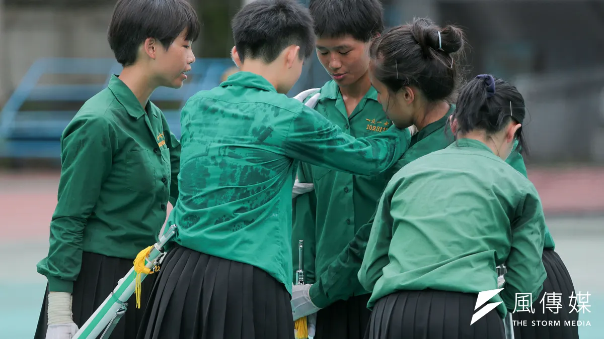 北一女中樂儀旗隊參加「2015年奧地利中歐管樂節暨維也納市政廳廣場表演活動」授旗典禮。示意圖,與文中人物無關。(余志偉攝) 北一女中樂儀旗隊參加「2015年奧地利中歐管樂節暨維也納市政廳廣場表演活動」授旗典禮。示意圖,與文中人物無關。(余志偉攝)